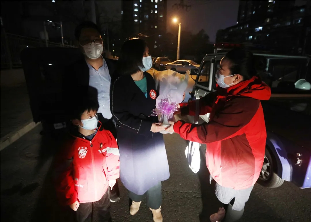 分流点@实地记录 | 欢迎回家！北京市西城区迎接首批离鄂返京人员回家