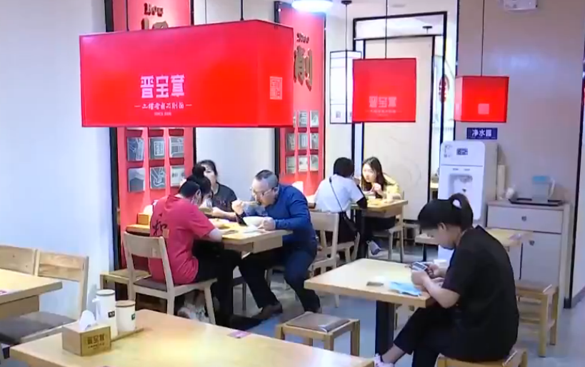 「经济发展」全国多个城市发放消费券 杭州市场消费4.53亿元 拉动效应达到15倍