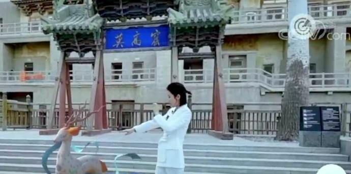 敦煌壁画■和九色鹿合影 欣赏敦煌壁画 手机就可以游览莫高窟