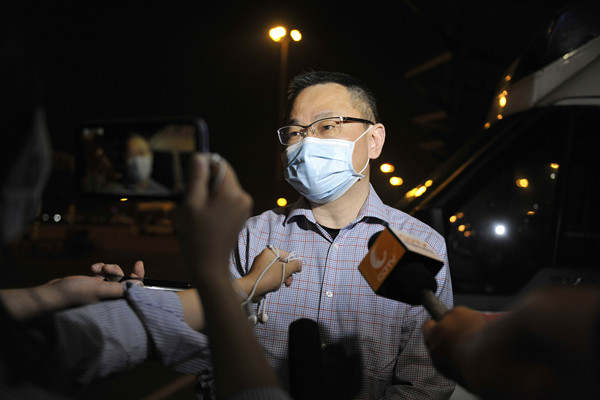 战疫战疫96天！“重症八仙”川大华西医院康焰今晨回家