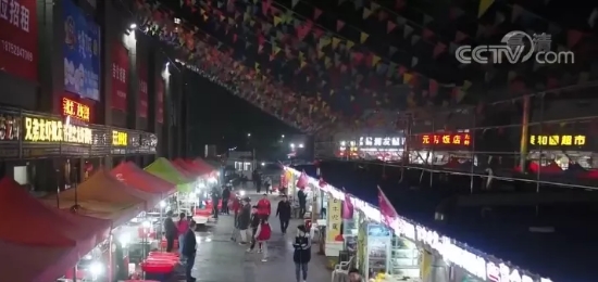 小龙虾你爱吃的小龙虾，这里的收购价几近“腰斩”！夜市老板却“亏”了？有人一天少挣近2000元