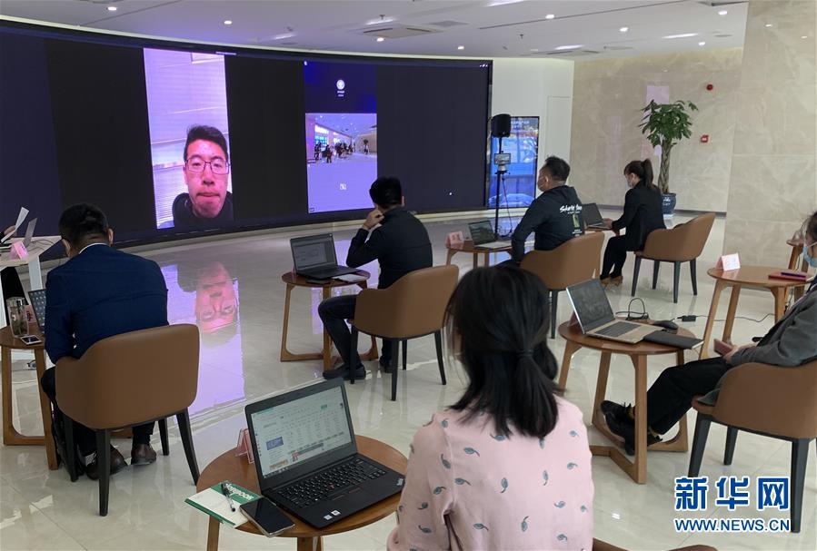 (新华全媒头条·两会特别报道·图文互动)(5)砥砺前行 使命必达——从全国两会看中国信心