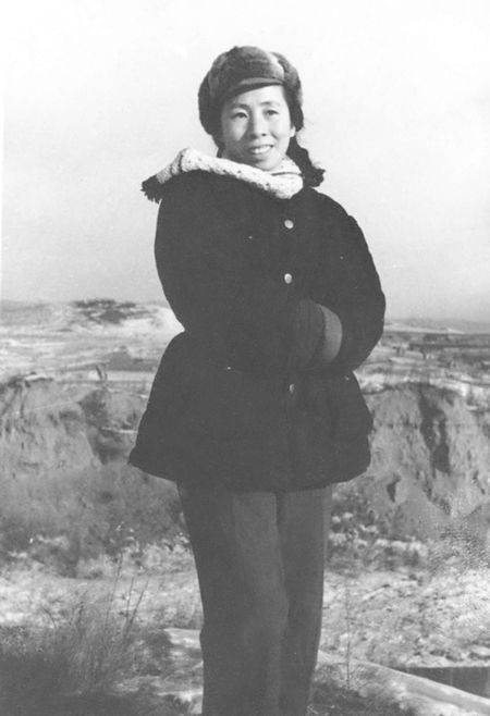 1948年张建珍在兴山东影。