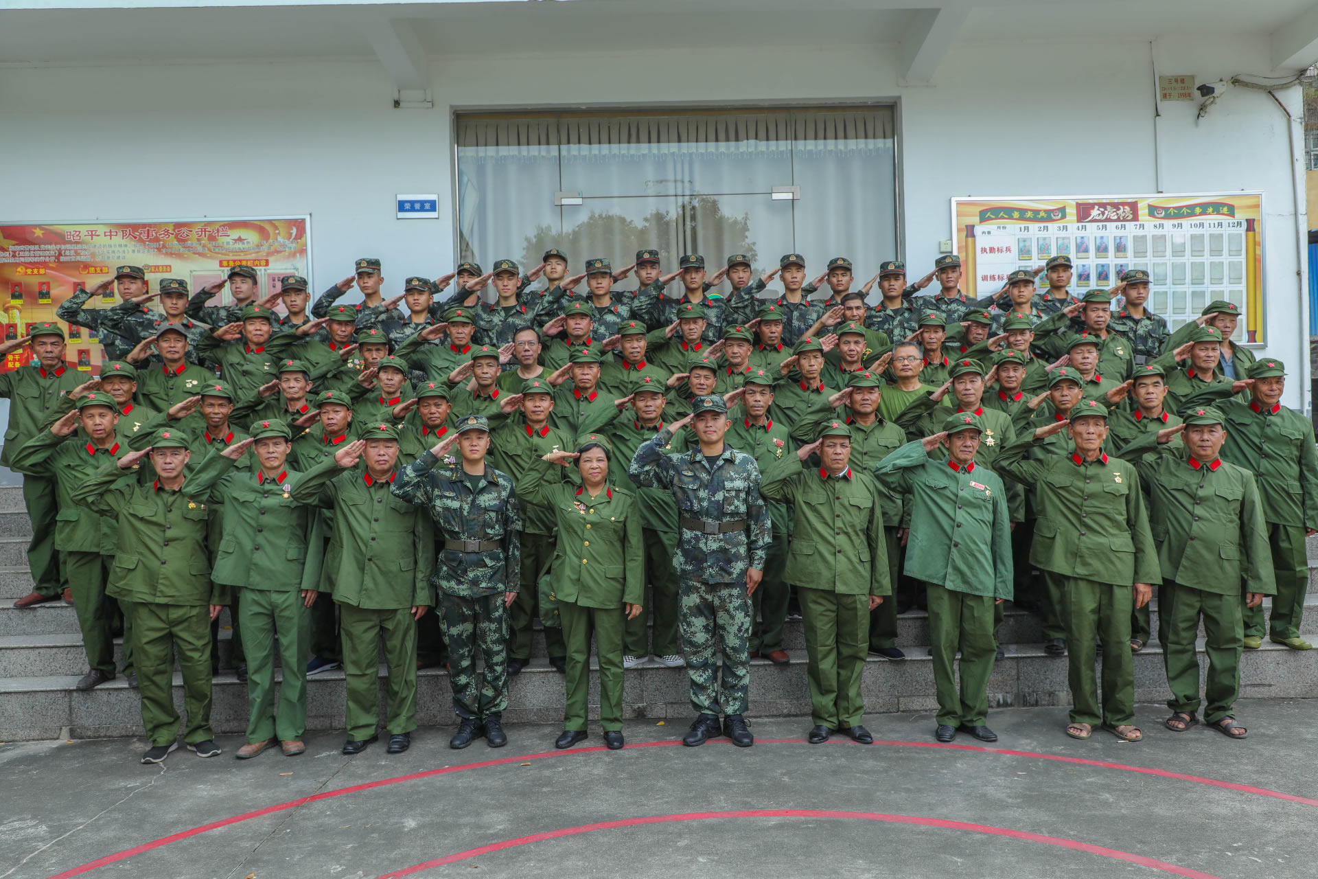 武警|武警广西总队贺州支队与英雄老兵举办建军93周年“八一”联谊活动