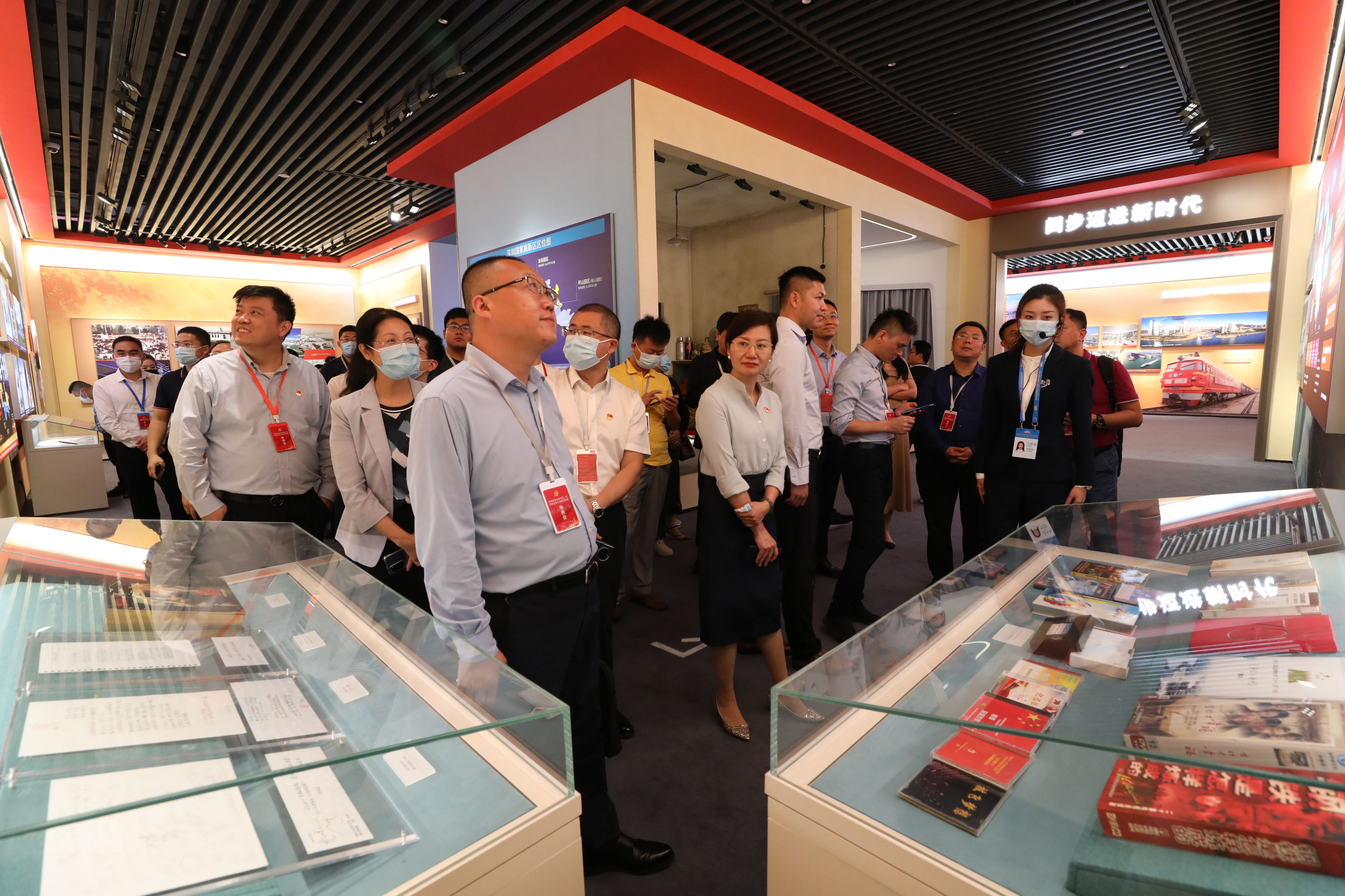 学员参观从先行先试到先行示范——庆祝深圳经济特区建立四十周年展览、前海展厅
