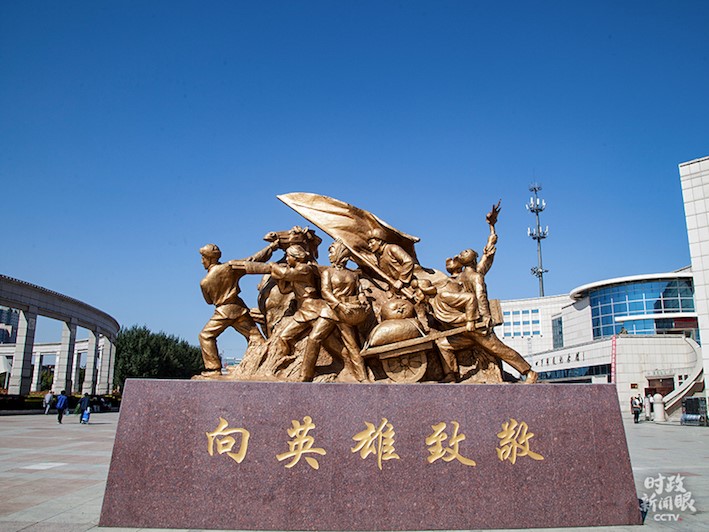 四平战役纪念馆前的雕塑