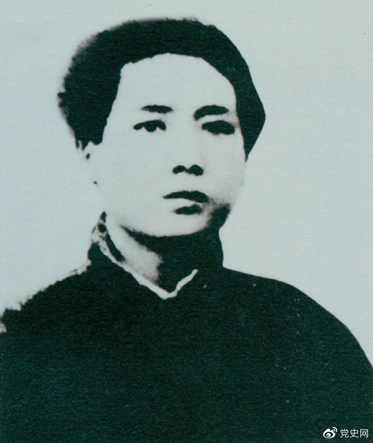 1921年7月，毛泽东赴上海参加中国共产党第一次代表大会，成为党的创始人之一。