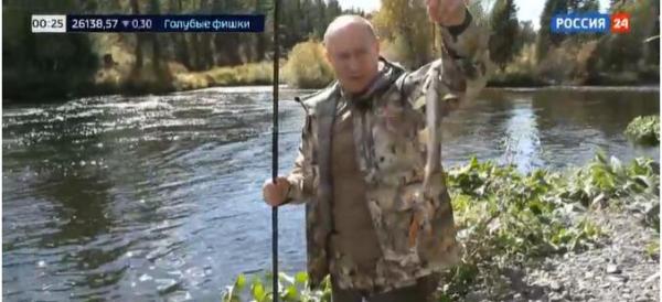钓鱼、原始森林中徒步、坐快艇……俄媒公布普京与俄防长度假！