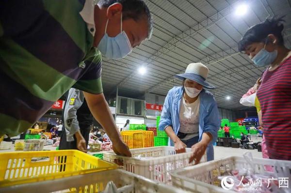 螺蛳粉、荔浦芋头、沃柑…广西筹措4万份物资支援上海!