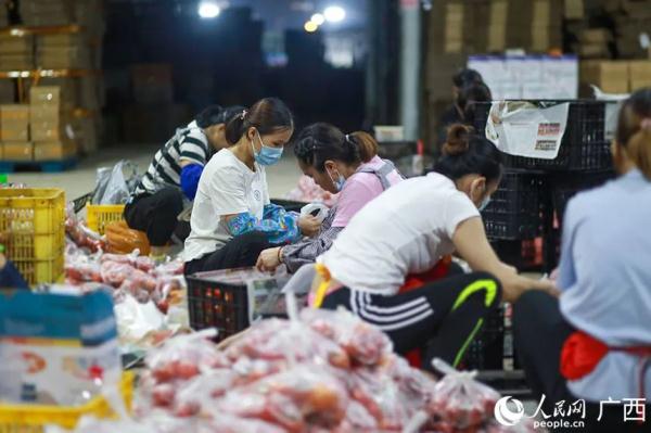 螺蛳粉、荔浦芋头、沃柑…广西筹措4万份物资支援上海!