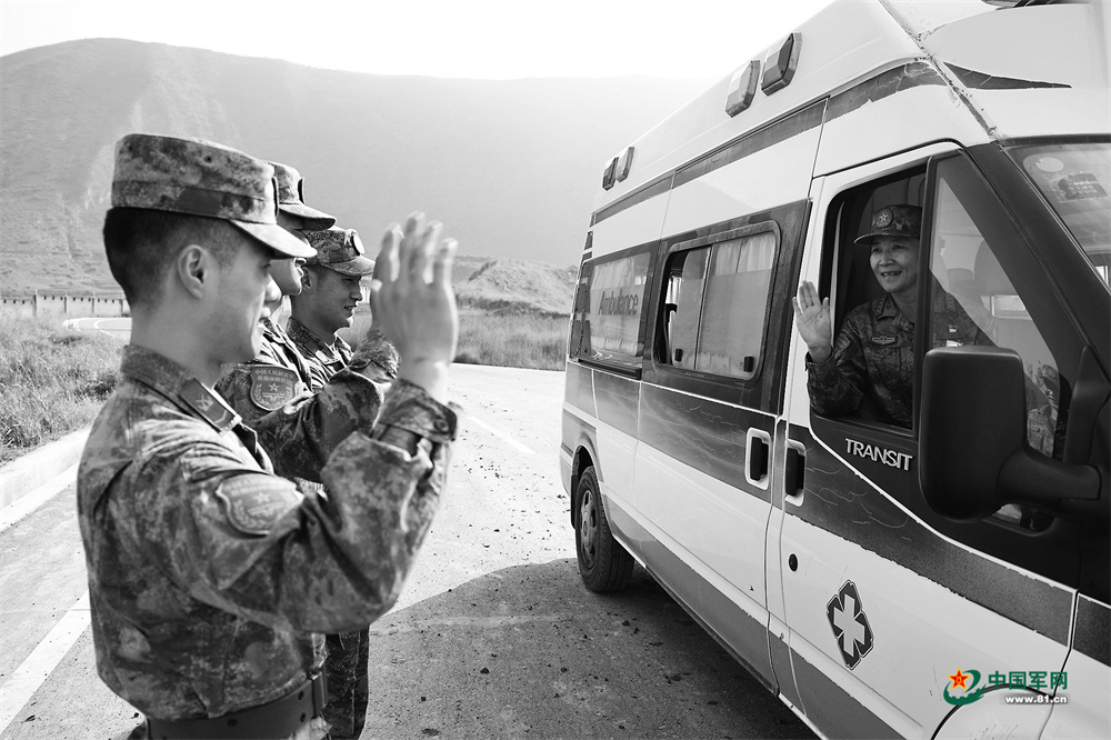 女军医张瑛的风雪巡诊路：走上高原“云端”寻找初心 图1