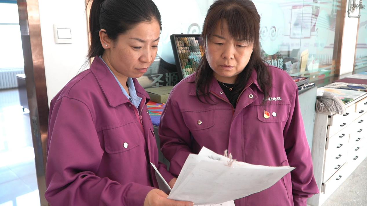 中国梦·大国工匠篇｜地毯成“油画”！她把只有十几种配色的藏毯变成“PS调色盘” 图1