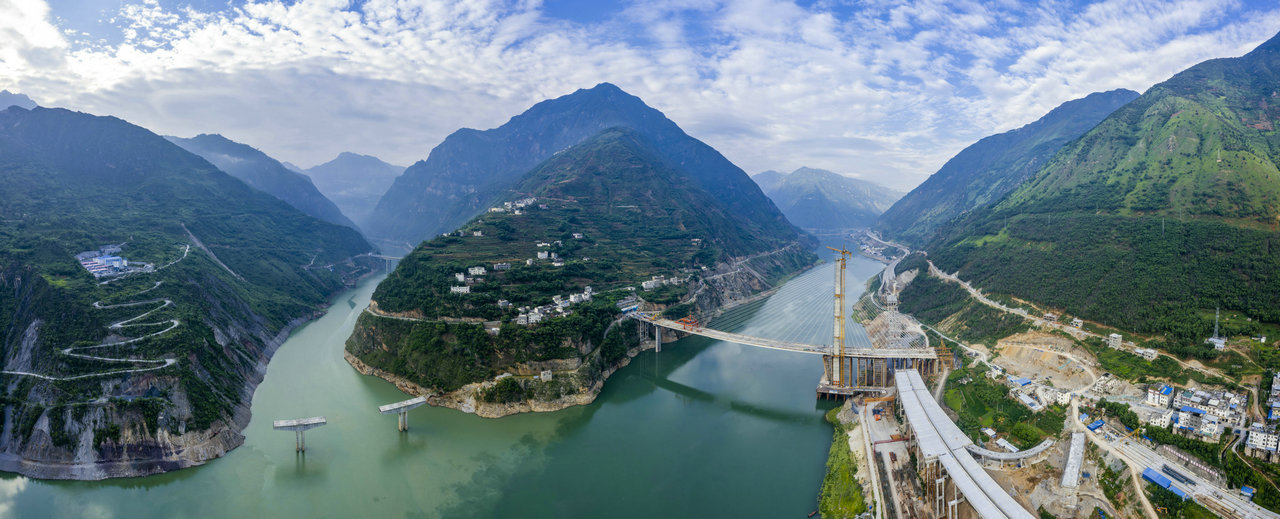 一道通三省 天堑变通途！都香高速公路昭通段全线建成通车(图9)