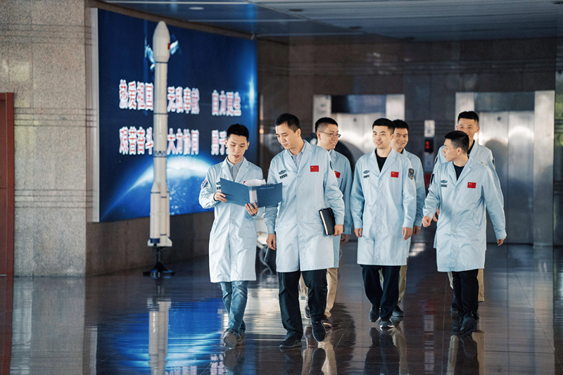 2022年7月1日拍攝的北京航天飛行控制中心調(diào)度團隊的青年科技人才。