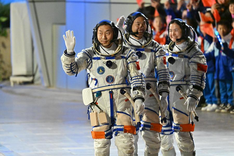 Chinese astronauts Cai Xuzhe (front), Song Lingdong (center) and Wang Haoze attend a send-off ceremony at the Jiuquan Satellite Launch Center in northwest China on October 30, 2024. /Xinhua/Li Xin/