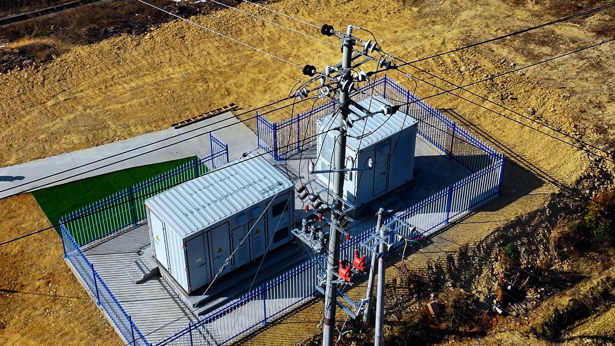 湖南省首个10千伏支线抗灾型智能微电网——江华瑶族自治县山寨村村级自治配电网示范项目现场