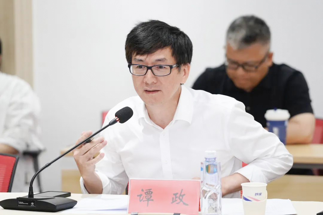 中國(guó)文聯(lián)電影藝術(shù)中心研究員、《電影藝術(shù)》主編譚政