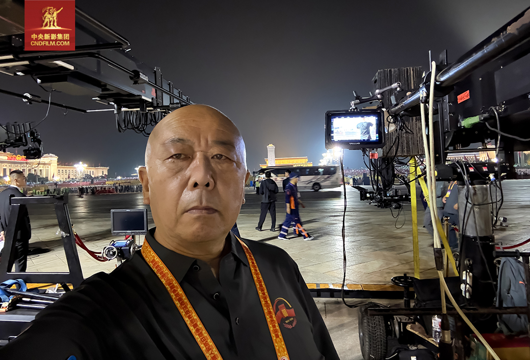 攝影師羅淩曾參與過國慶35周年、50周年、60周年、70周年和2015年九三勝利日大閱兵拍攝工作