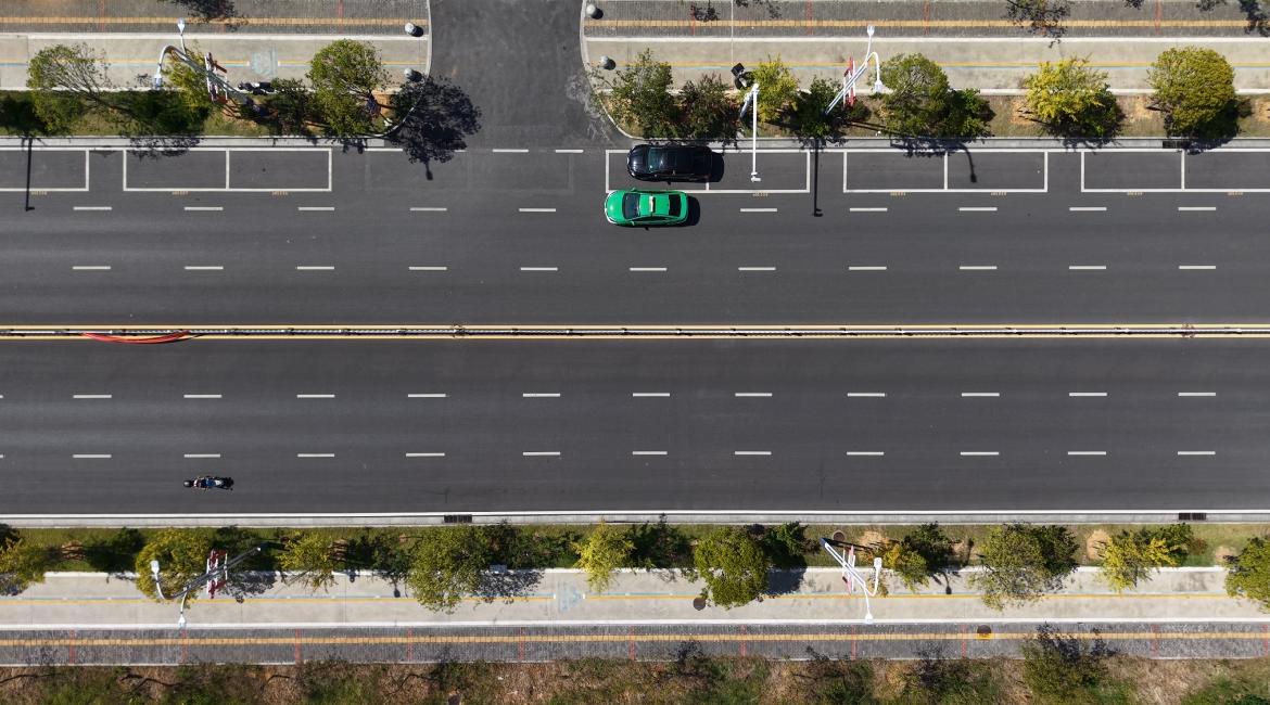 湘江西路道路停車位通過優化新增車位58個。(陳彥希/攝)