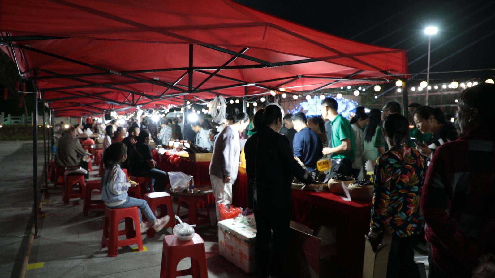 展销活动现场(黄春华/摄)