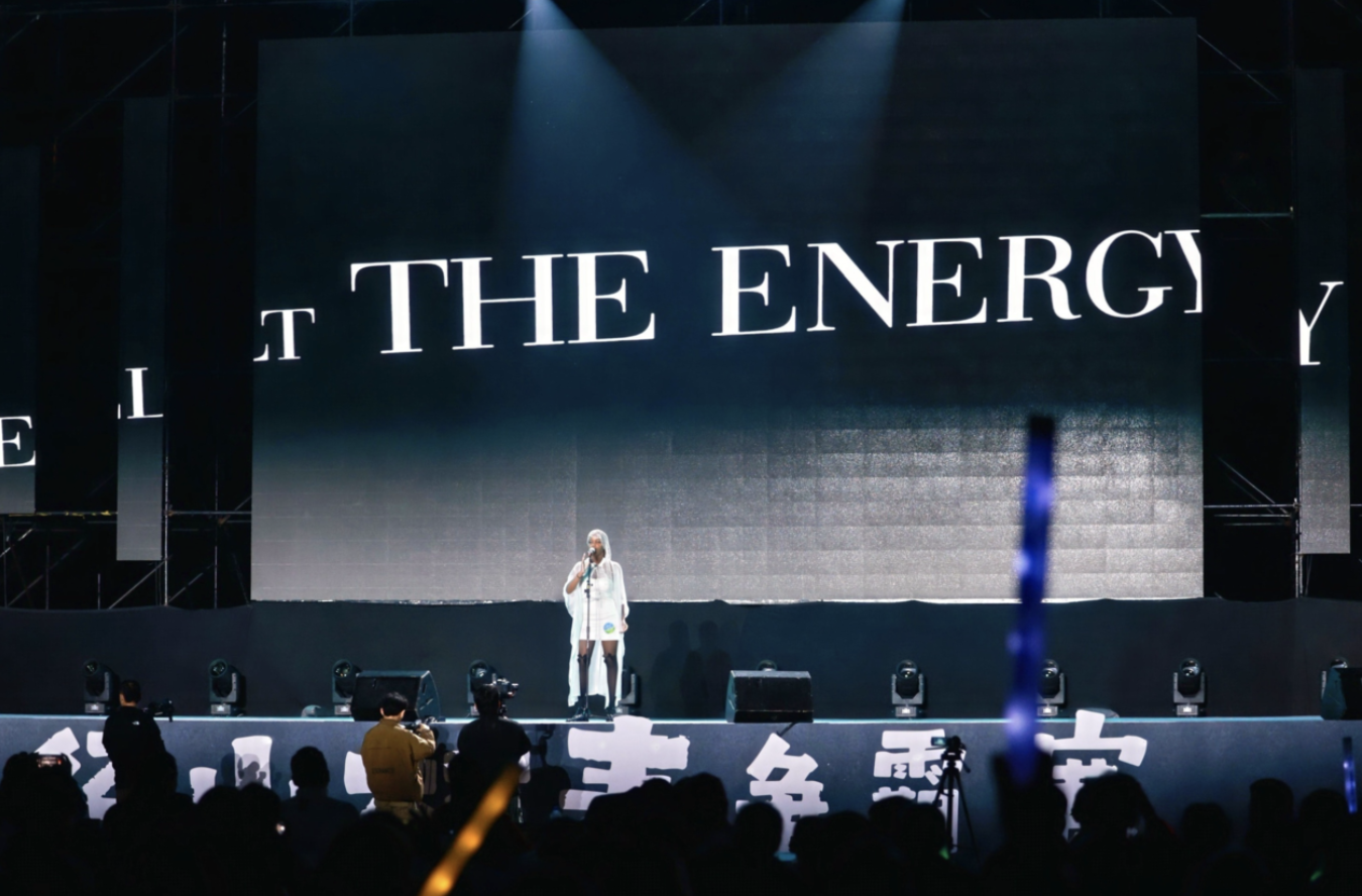 外籍选手希达亚倾情演唱