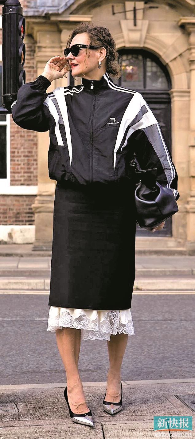 同色系穿搭让风格差异极大的单品轻易融合,是非常实用的造型搭配法则。