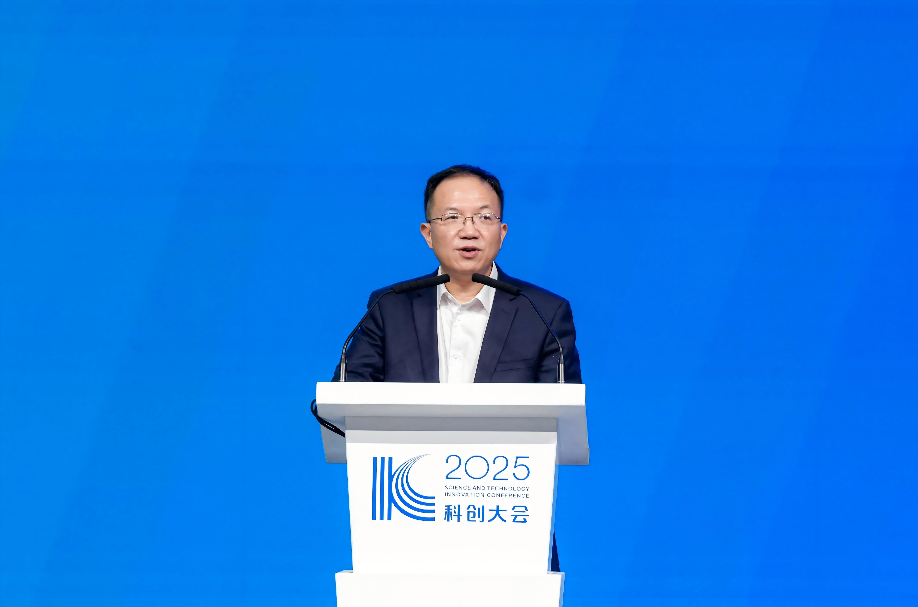 國家數(shù)據(jù)發(fā)展研究院院長 胡堅波