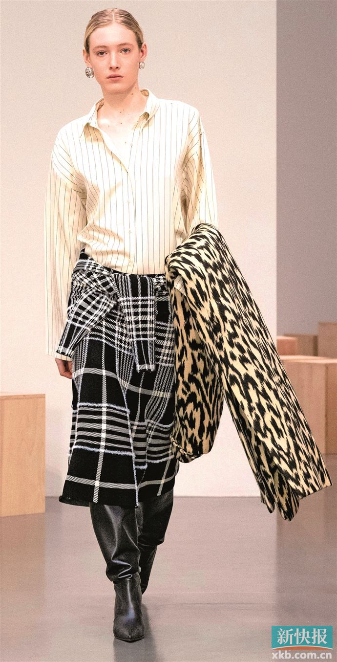 欧根纱、雪纺等材质赋予整体造型轻盈感的视觉效果