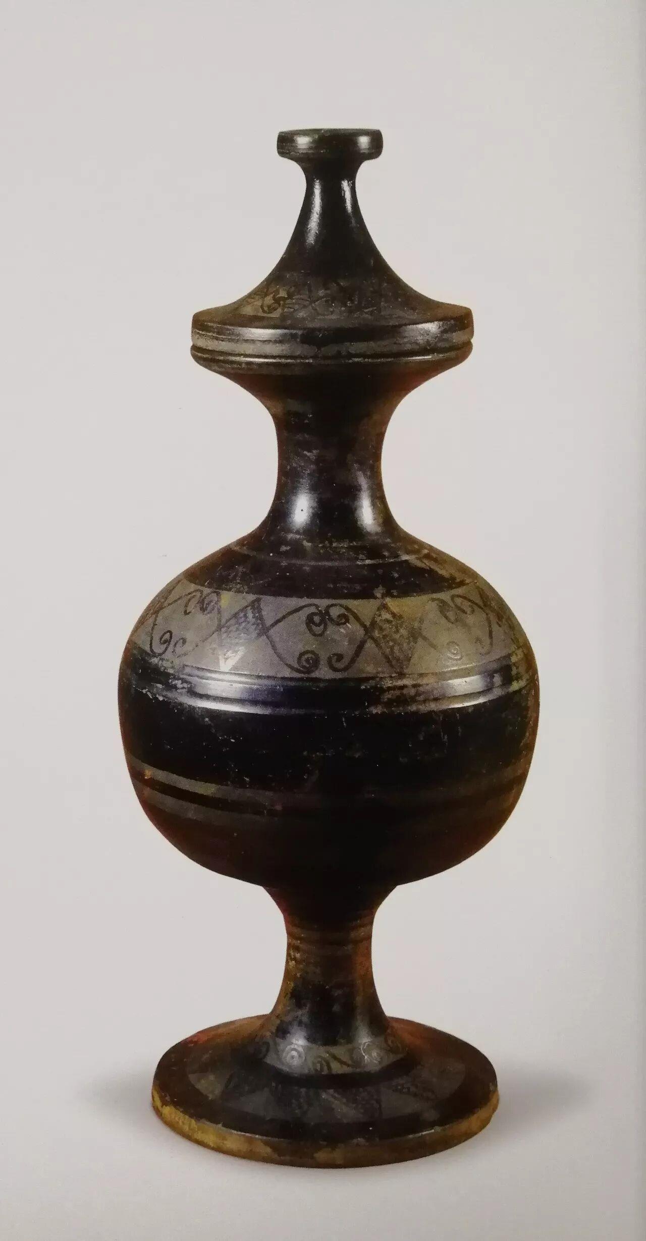 战国 磨光压划纹黑陶球腹壶 河北博物院展出 河北省文物考古研究院藏