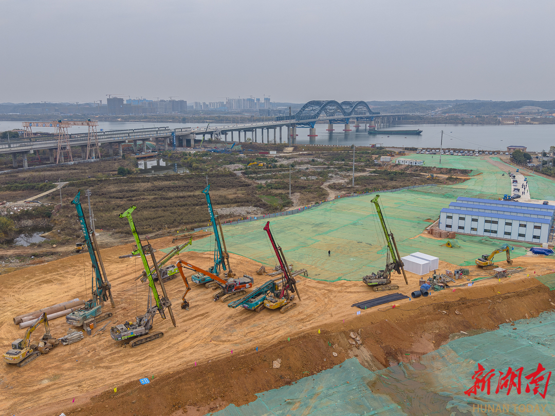 (長沙奧體中心項目建設現場。)