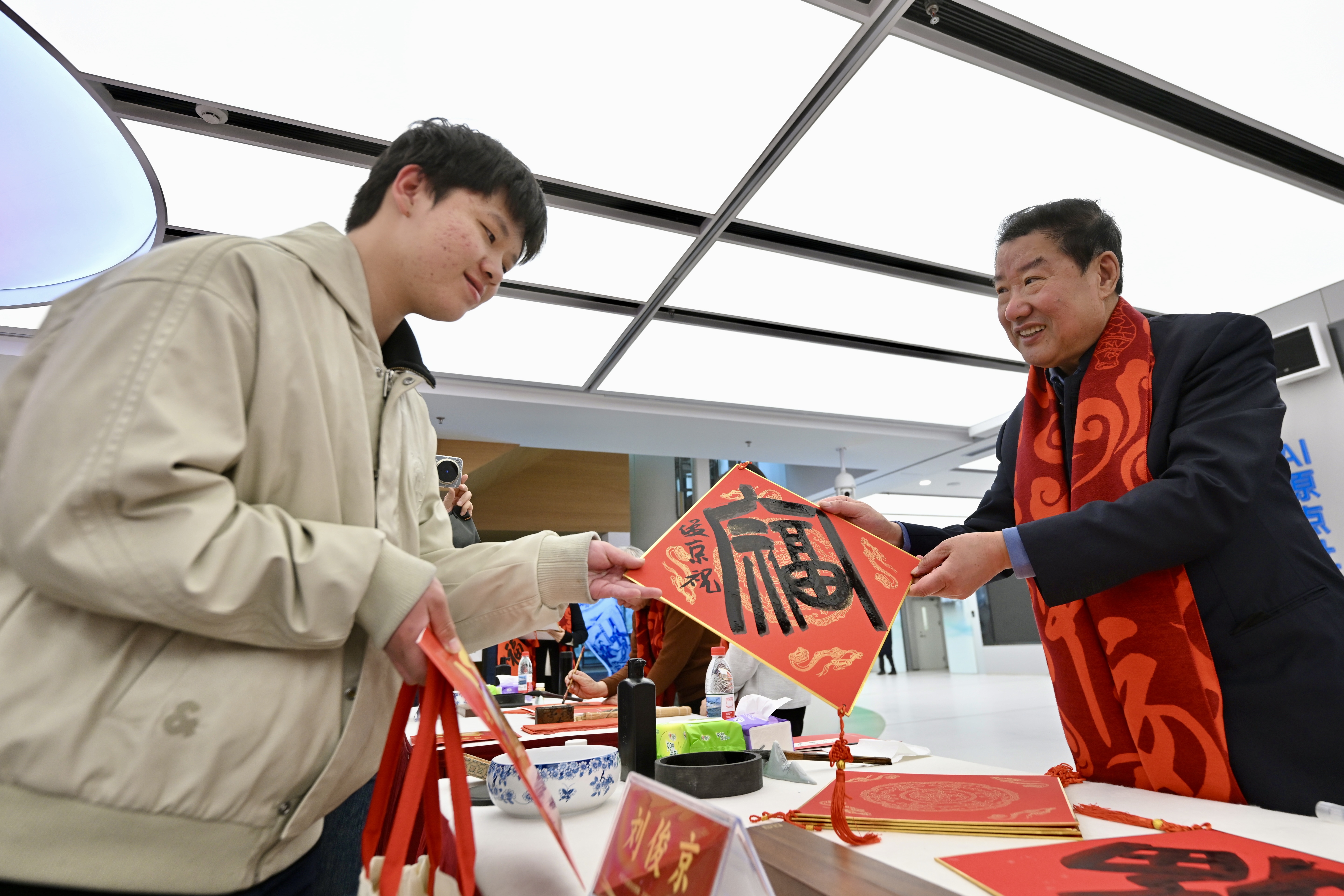 刘俊京现场送“福”