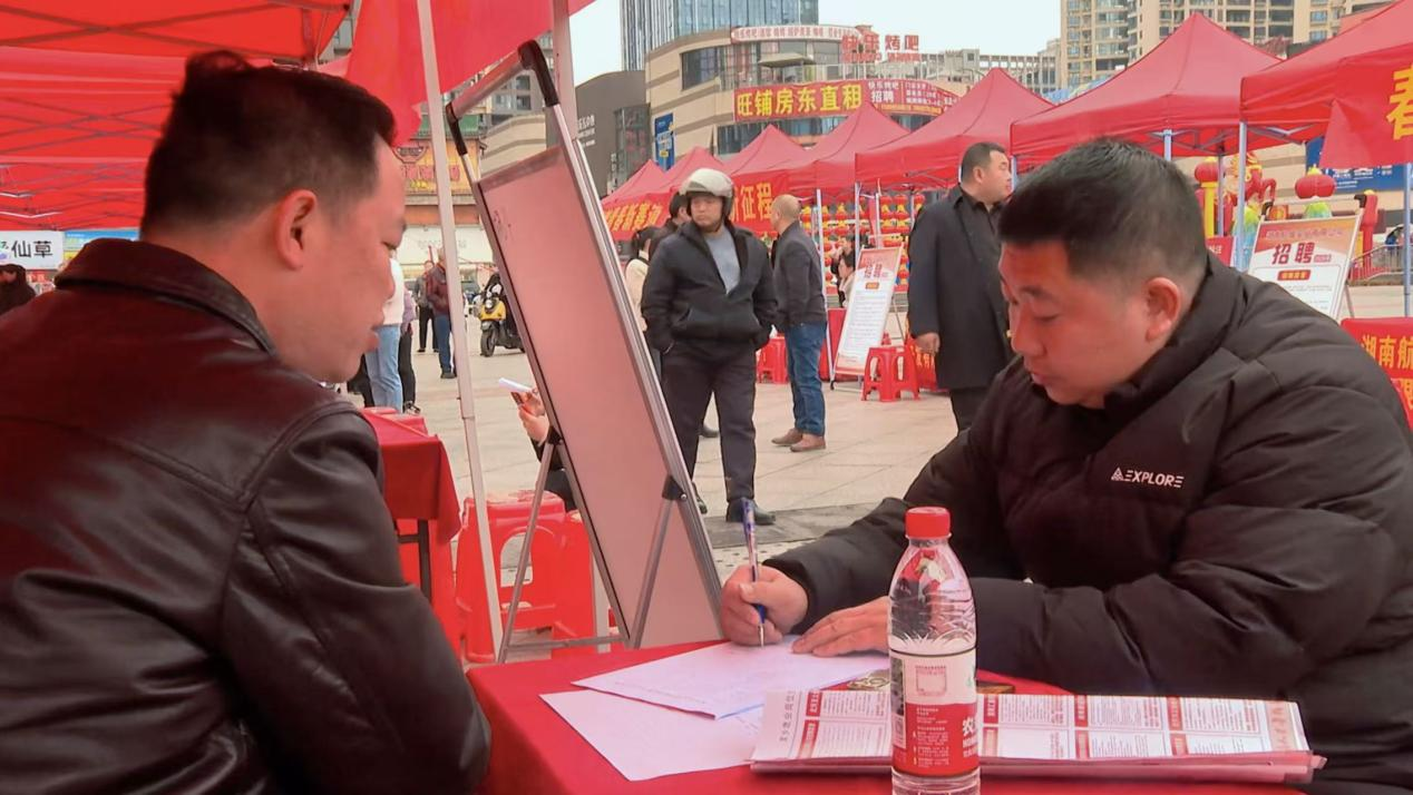 武冈2026年“春风行动”大型现场招聘会现场