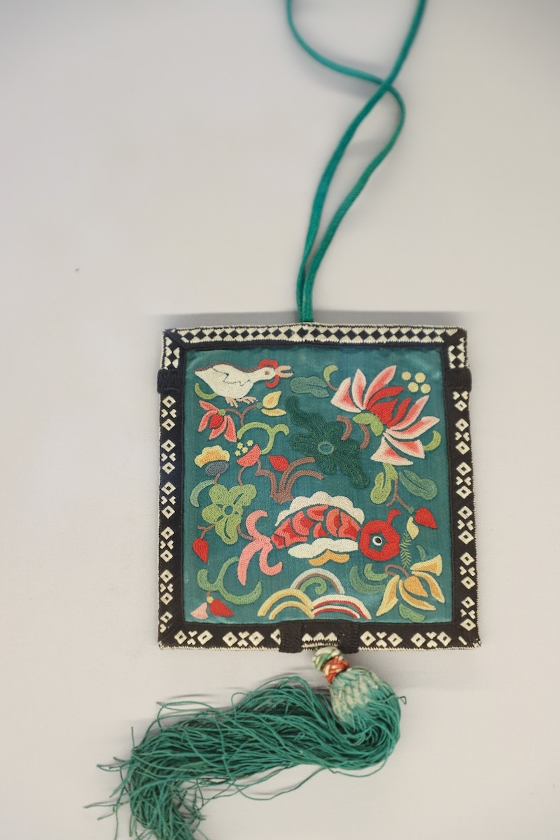 绿缎地打籽绣“鱼唆莲花、莲生贵子”花鸟纹双面荷包,时代:民国至当代,地域、流派:陕西