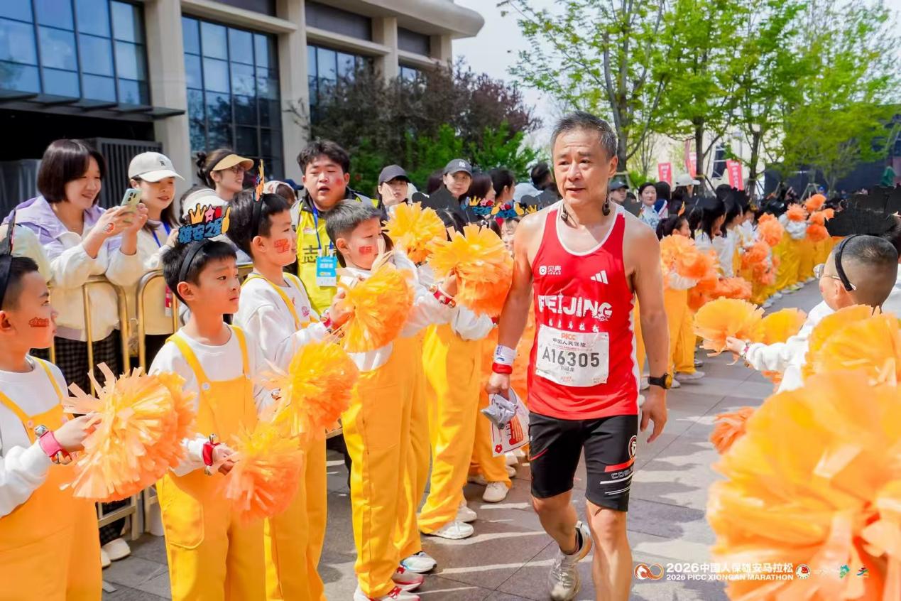 2026雄安马拉松成功举办仁青东知布获得“中国人保杯”(图3)
