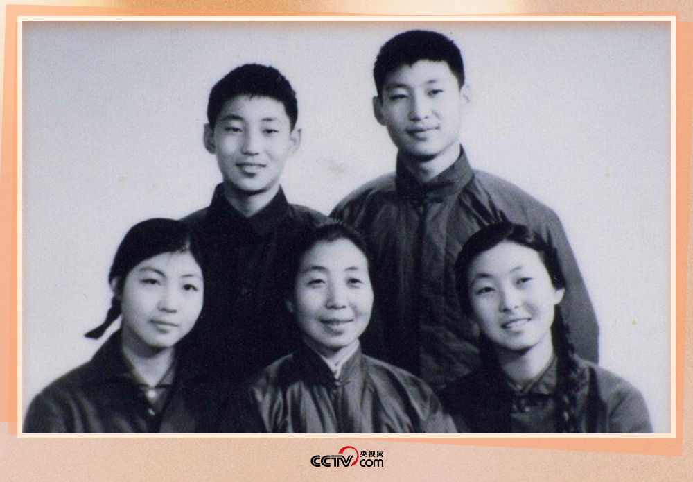 1972年冬,齐心和子女们。