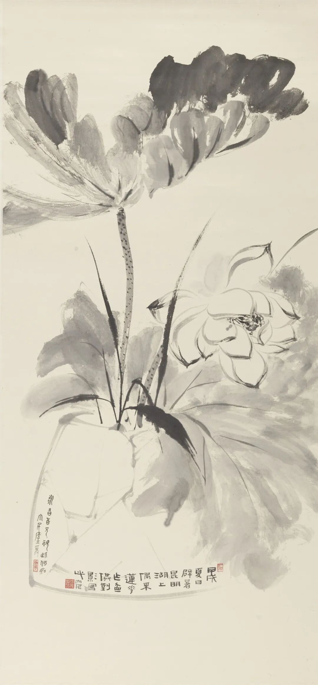 瓶荷 张大千 中国画 107.2×50.5cm 1934年 中国美术馆藏