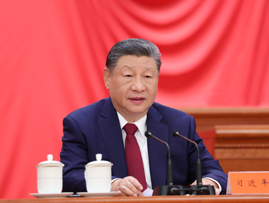 10月22日,纪念中国工农红军长征胜利90周年大会在北京人民大会堂隆重举行。中共中央总书记、国家主席、中央军委主席习近平发表重要讲话。