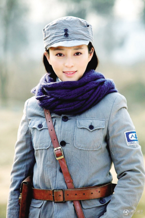 剧中,甘婷婷继《新亮剑》后再披戎装,饰演一位八路军高级译电码人员和