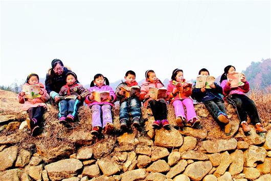 图文:<em>女教师</em>守在深山22年_党建_共产党员网