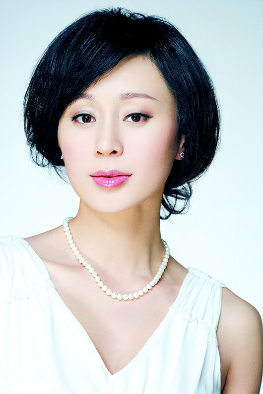 杨雨婷纯白写真温婉可人