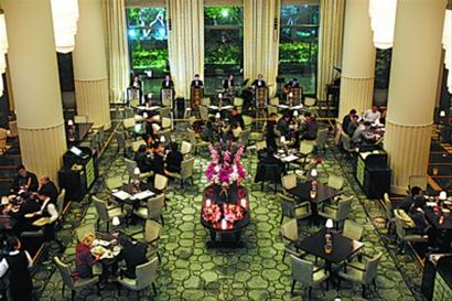 走在外滩音乐风景带上