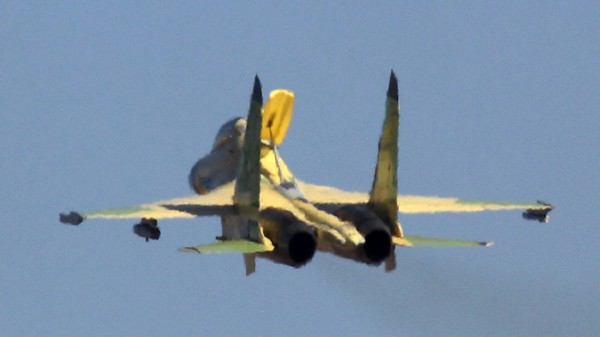 高清:国产歼11BS战机曝光 作战半径超1500公