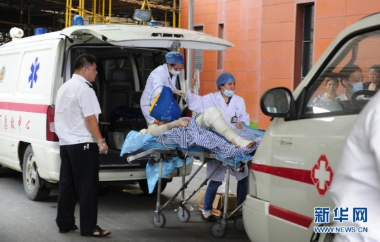江苏昆山爆炸事故部分伤员转至无锡治疗