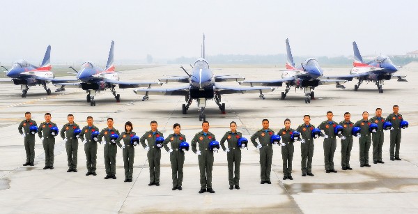 空军司令员政委同时出席第十届中国航展庆祝空