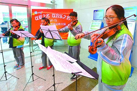 这里是医院,又似舞台,动人的音乐、幻彩的魔术