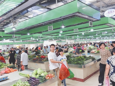 全省最大室内农贸市场开业迎客