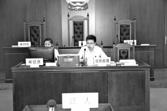 承上启下做好审判团队润滑剂