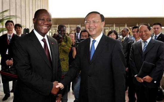 Cote d'Ivoire's President Alassane Ouattara (L, Front) meets with China's Foreign Minister Yang Jiechi (R, Front) in Abidjan, Cote d'Ivoire, on Jan. 3, 2012. (Xinhua/Zhao Yingquan)