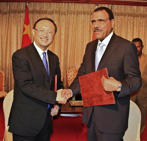Visiting Foreign Minister Yang Jiechi has held talks with Bazoum Mohamed, Niger’s <br>minister of state in charge of foreign affairs, cooperation, African integration <br>and overseas Nigeriens.
