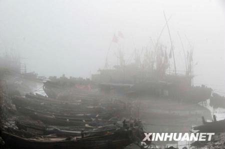 The most recent cold front has also brought heavy fog to a large area of northern China, reducing visibility and disrupting normal life.
